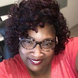 Meet your Posher, Adrianne